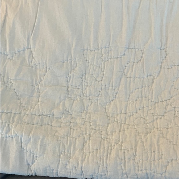 Beautiful Floral and Butterfly Quilt - Picture 8 of 11